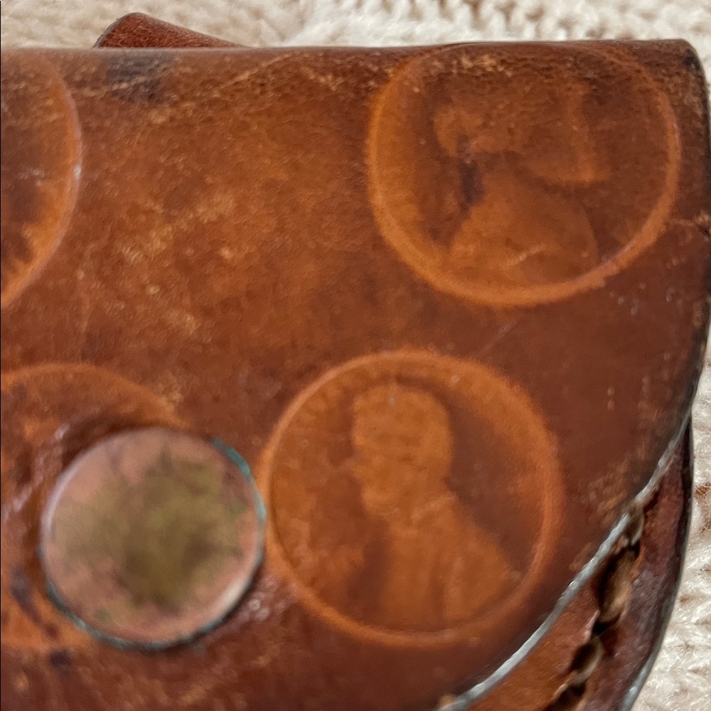 Vtg Lincoln penny embossed leather snap coin purse with loop to attach to belt. - Picture 2 of 10